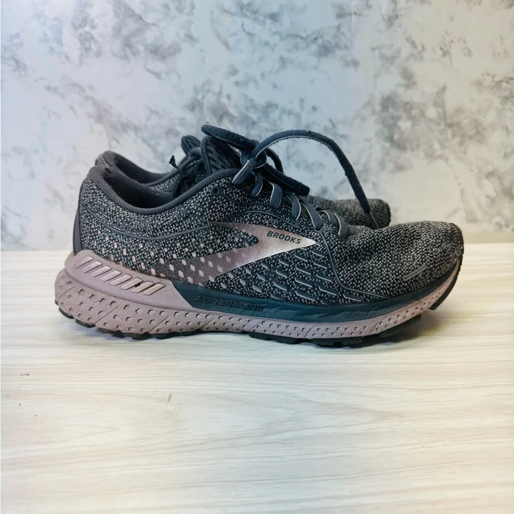 Brooks Womens Adrenaline GTS 21 Gray Running Shoes 1203291B528 Sneakers Size 8.5